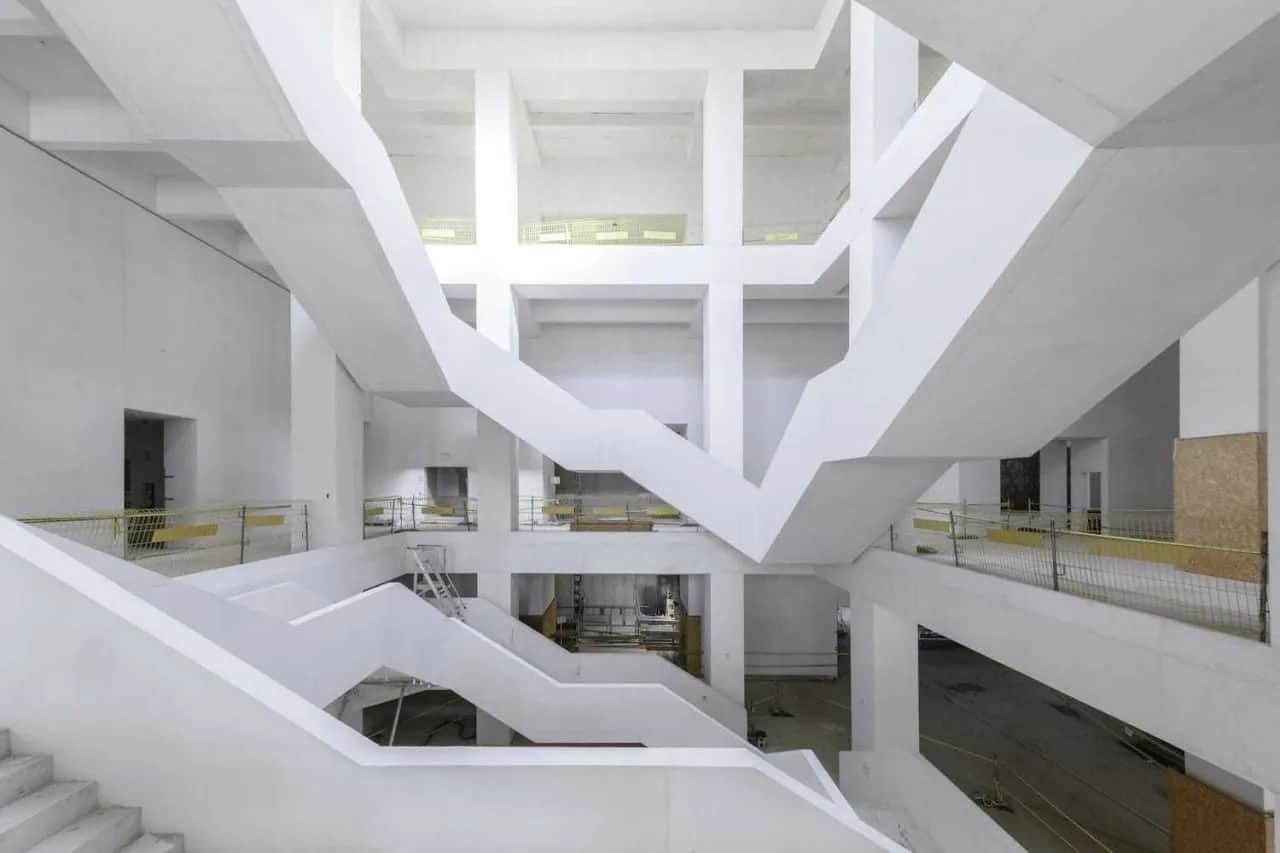 Muzeum Sztuki Nowoczesnej budowa: kluczowe informacje i wyzwania