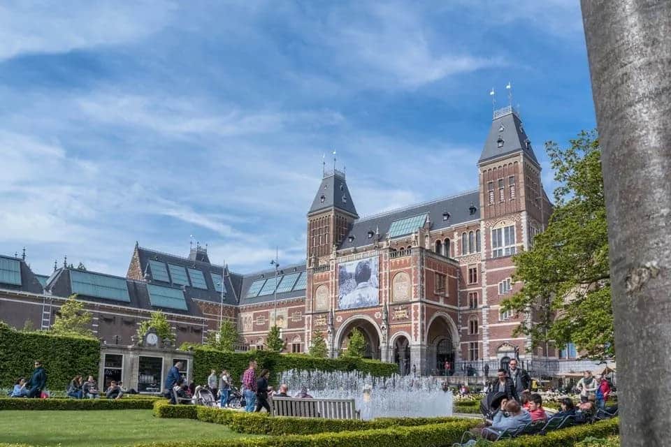 Muzeum sztuki nowoczesnej Amsterdam: Co musisz wiedzieć przed wizytą