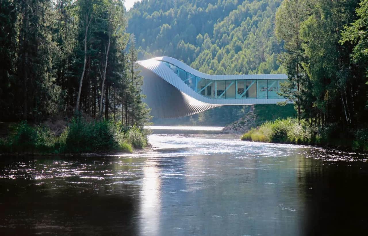 Polska sztuka nowoczesna: jak technologia zmienia artystyczny krajobraz