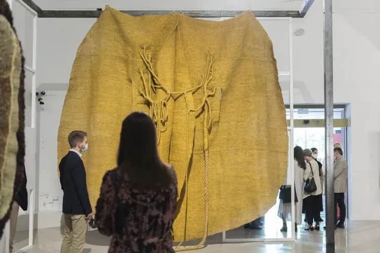 Rzeźby Magdaleny Abakanowicz: Tajemnice sztuki, które musisz poznać